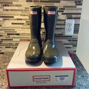 Hunter size 8US/38EU nib